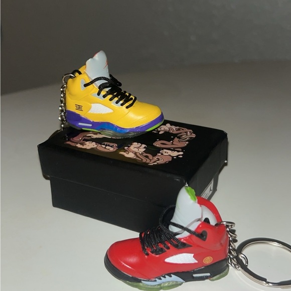 Mini Sneaker Keychains Set - Picture 5 of 9